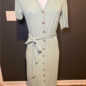 Elegant Green Button-Down Dress